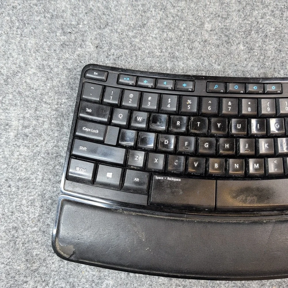 Microsoft Sculpt Comfort Keyboard Wireless Black KGR1173 Mod. 1531 *No Receiver*